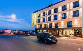 Heaven Premium Hotel Restaurant & Airport Shuttle